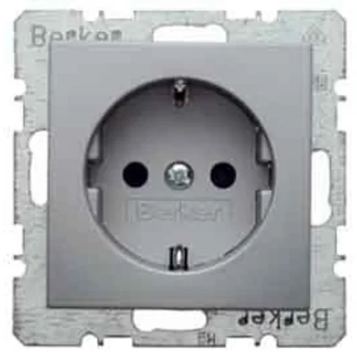 Gniazdo z uziemieniem SCHUKO